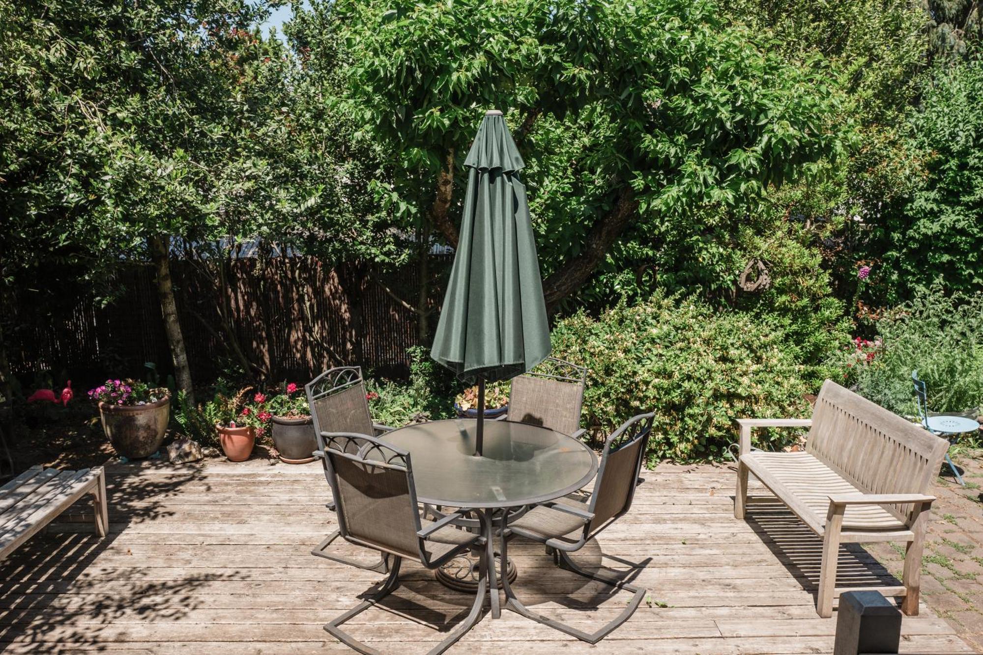Southeast Portland Comfy & Eclectic Craftsman Home Extérieur photo