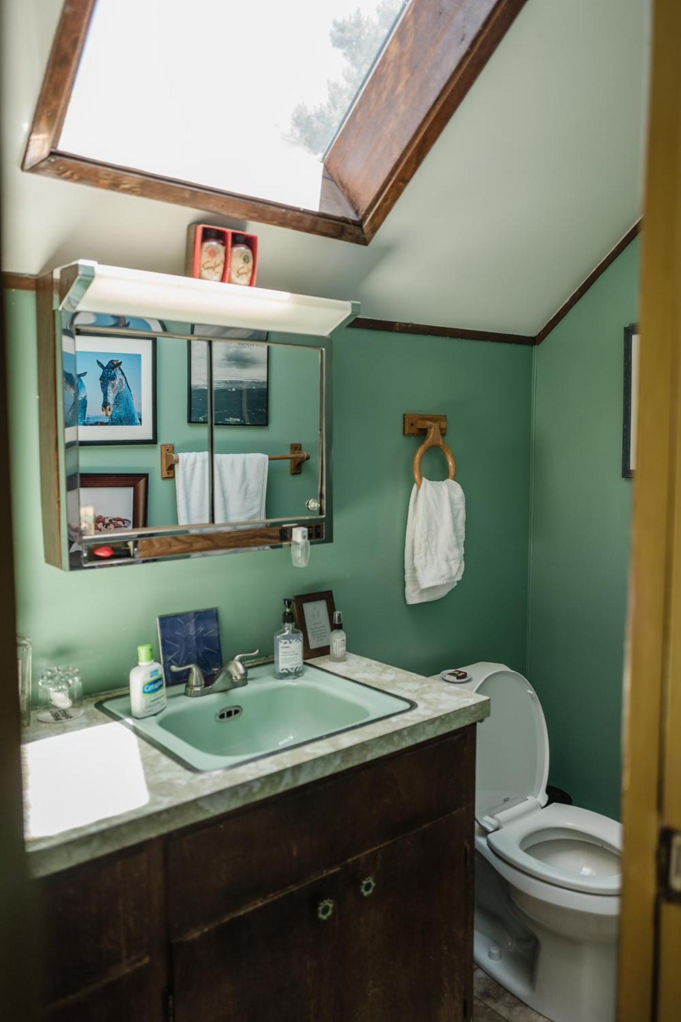Southeast Portland Comfy & Eclectic Craftsman Home Extérieur photo