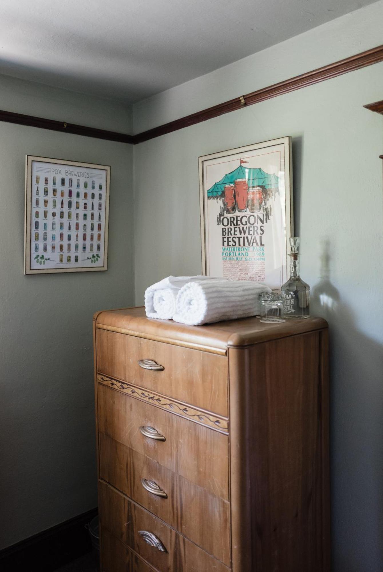Southeast Portland Comfy & Eclectic Craftsman Home Extérieur photo