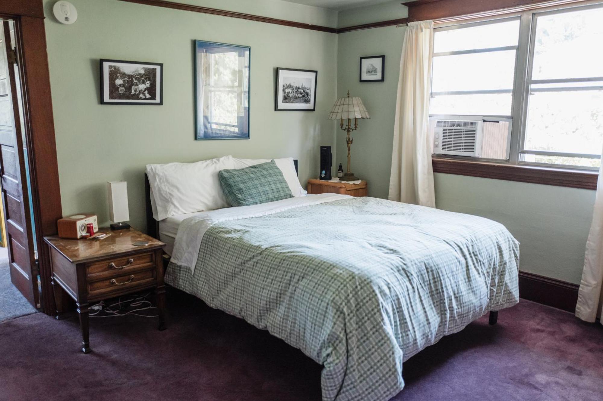 Southeast Portland Comfy & Eclectic Craftsman Home Extérieur photo